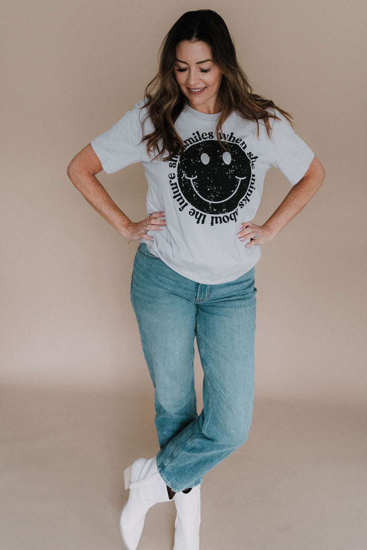 She Smiles Tee